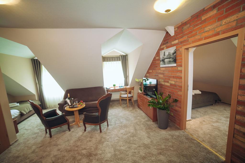 Hubertus Aparthotel & Restaurant & Horse Club Starogard Gdański 外观 照片