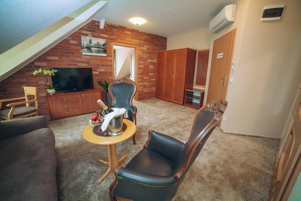 Hubertus Aparthotel & Restaurant & Horse Club Starogard Gdański 客房 照片