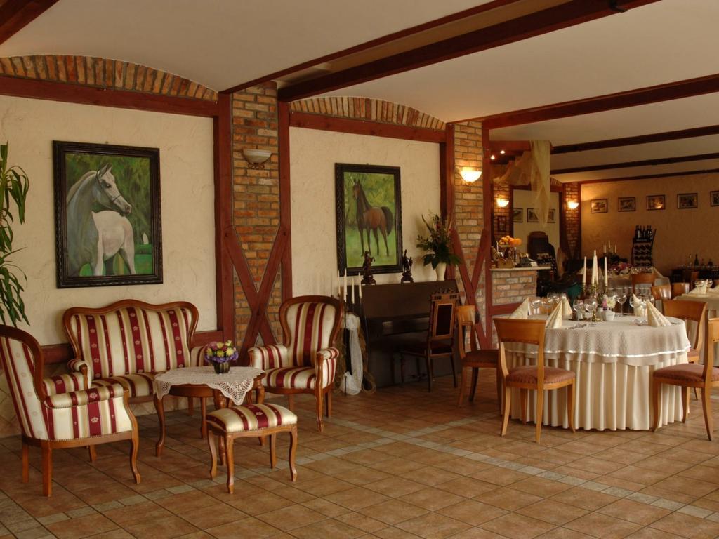 Hubertus Aparthotel & Restaurant & Horse Club Starogard Gdański 外观 照片