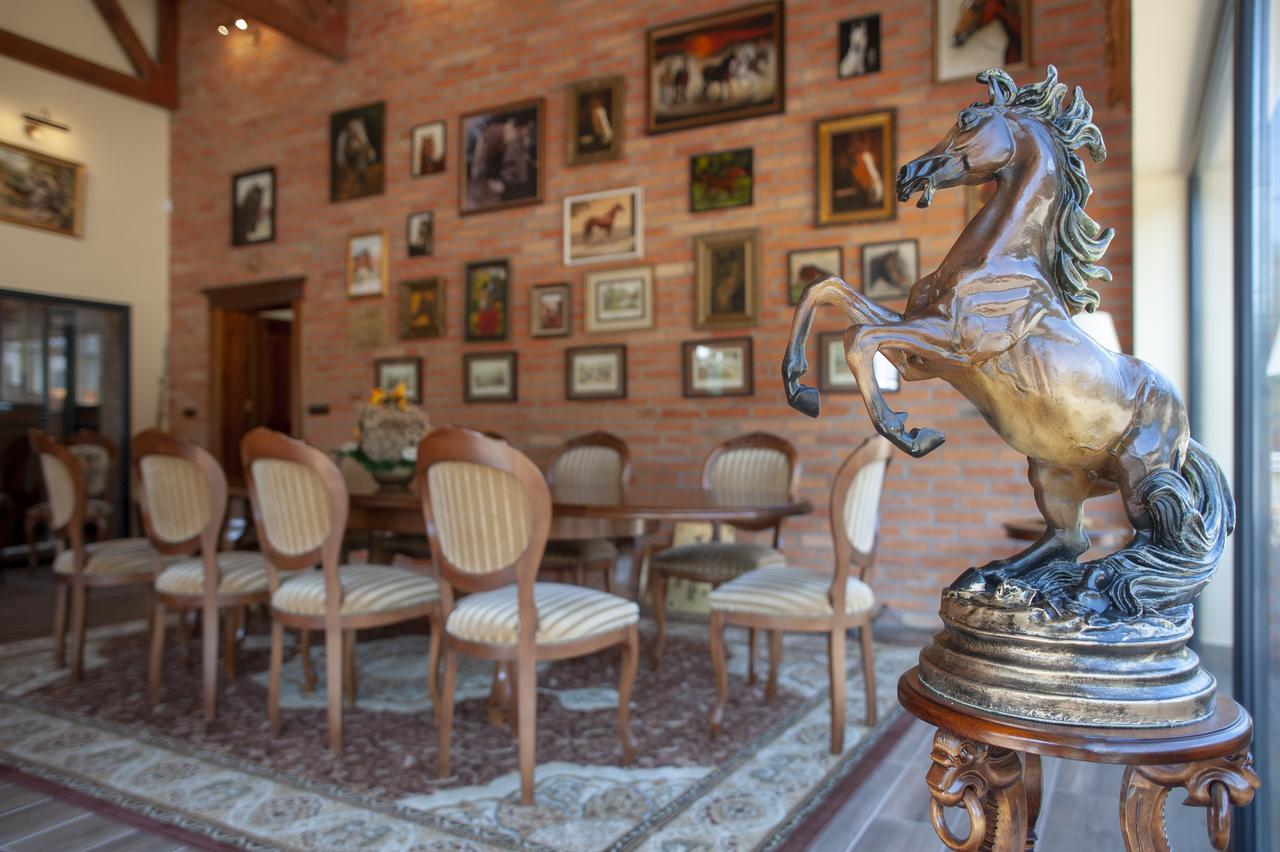 Hubertus Aparthotel & Restaurant & Horse Club Starogard Gdański 外观 照片